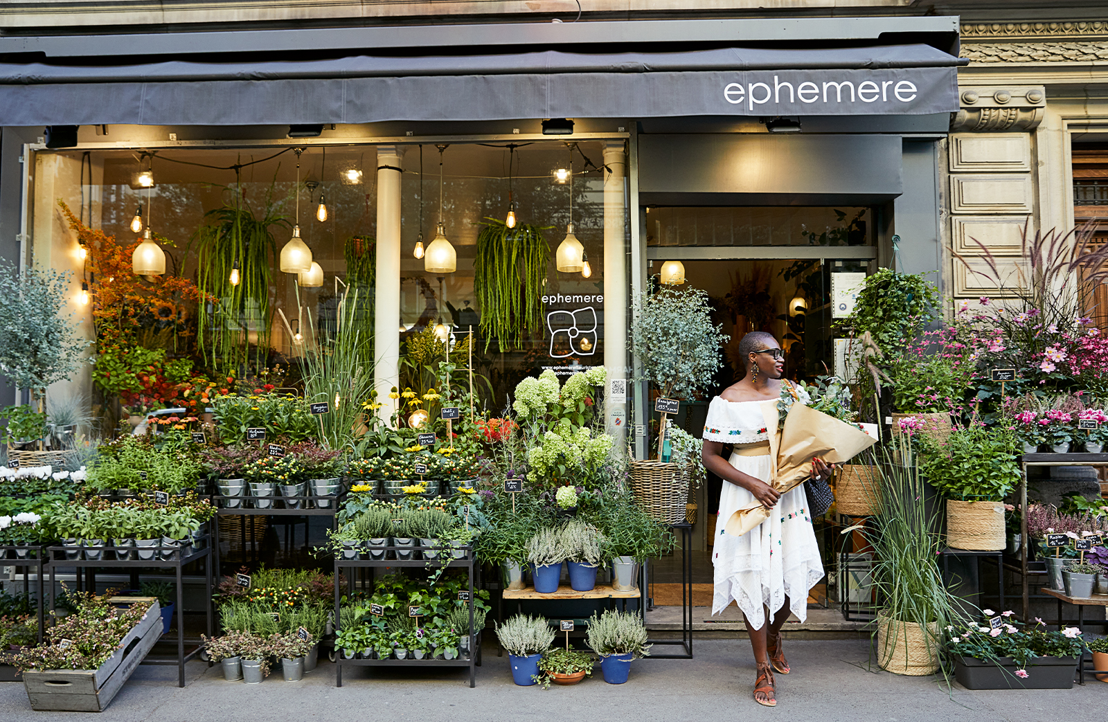 Ajiri in front of her favorite shop, Éphémère fleuriste.